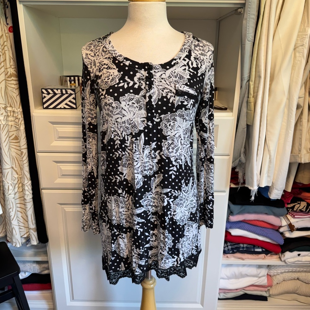 Soma Black and White Floral Pajama Short Gown